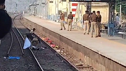 உ.பி.யில் ரயில் மோதி 6 பெண்கள் உயிரிழப்பு