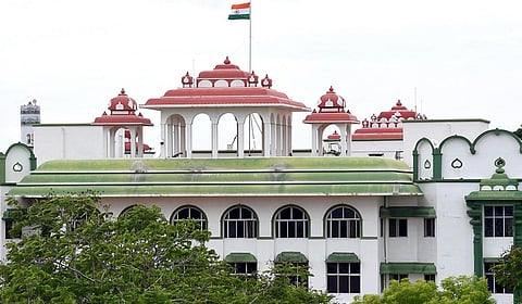 நீதிமன்ற உத்தரவை செயல்படுத்தாத டாஸ்மாக் மேலாண் இயக்குநர், மேலாளர் ஆஜராக உத்தரவு