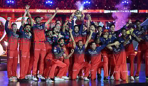 ஐபிஎல் சாம்பியன் ஆர்சிபி அணியை விற்க உரிமையாளர் முடிவு!