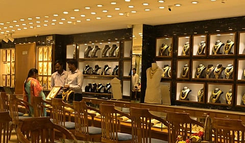 தங்கம் பவுனுக்கு ரூ.1,120 உயர்வு