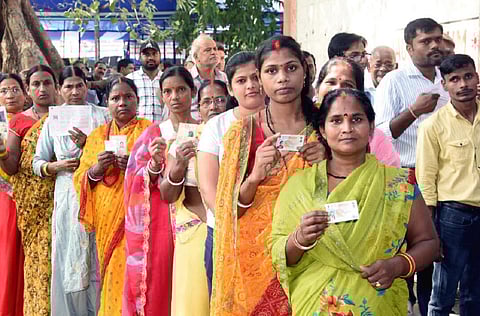 பிஹார் தேர்தலில் வாக்குப் பதிவு அதிகரிப்பது எதற்கான அறிகுறி? - ஒரு விரைவுப் பார்வை