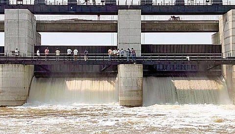 பூண்டி ஏரியில் இருந்து 2,000 கனஅடி நீர் திறப்பு!