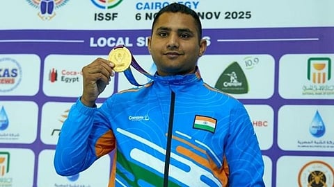 உலக துப்பாக்கி சுடுதலில்: தங்கம் வென்றார் ரவீந்தர்