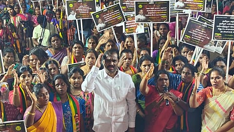 “முகம் சுளிக்க வைக்கும் பிக்பாஸ்” - தடை செய்யக் கோரி தமிழக வாழ்வுரிமை கட்சியினர் ஆர்ப்பாட்டம்
