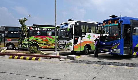 பிரச்சினைக்கு தீர்வு கிடைக்கும் வரை மாநிலங்களுக்கு இடையே ஆம்னி பேருந்துகள் இயக்கப்படாது என உரிமையாளர்கள் அறிவிப்பு