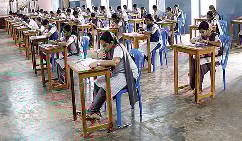 பிளஸ் 1 தேர்வு: தொடரும் பிரச்சினைகள்