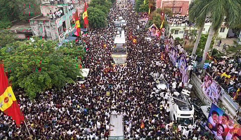 ‘தற்குறிகள் என விமர்சிக்காதீர்!’ - எழிலனின் கவனம் ஈர்த்த பேச்சும், பின்புல அரசியலும்