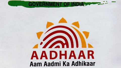 ஆதார் கார்​டு​தா​ரர்​கள் 34 லட்சம் பேர் இல்லை: யுஐடிஏஐ தகவல்