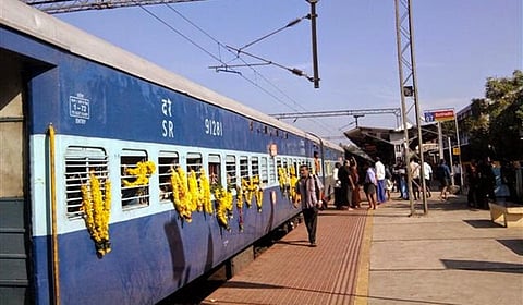 சபரிமலை மண்டல பூஜை: காட்பாடி, சேலம்  வழியாக சிறப்பு ரயில்