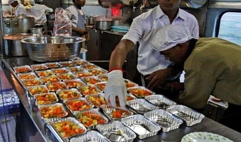 ரயில்வே உணவகங்களில் குறைகளை தெரிவிக்க புதிய வசதி