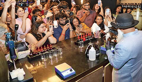 ‘பெர்ஃப்யூம்’ சூழ் உலகு!