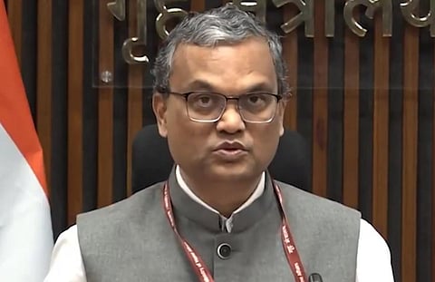 மத்திய உள்துறை அமைச்சகத்தின் ஜம்மு காஷ்மீர் பிரிவு இணை செயலாளர் பிரசாந்த் லோகண்டே