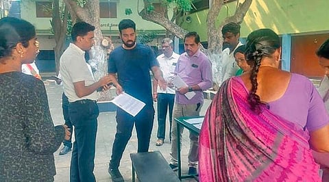 எஸ்ஐஆர் படிவங்கள் பெறுவதில் உள்ள சிக்கலை சரி செய்ய வலியுறுத்தல்!