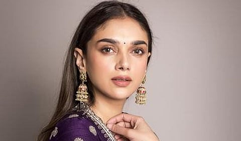 வாட்ஸ் அப் மூலம் மோசடி: நடிகை அதிதி ராவ் எச்சரிக்கை