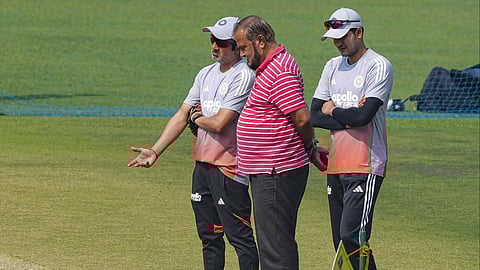 நியூஸிலாந்திடம் தோற்றும் பாடம் கற்றுக் கொள்ளாத கம்பீர்: குழிப்பிட்ச் கேட்டுத் தோல்வி!