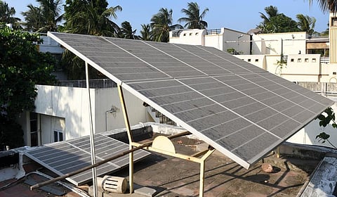 ‘ரூப் டாப்’ சூரிய ஒளி மின் உற்பத்திக்கு தமிழகத்தில் மட்டும் ‘நெட்வொர்க் கட்டணம்’ வசூலிப்பதால் பாதிப்பு