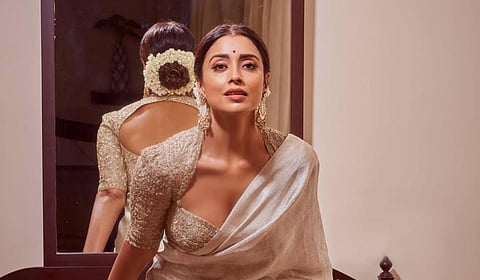 ஒரு புன்னகைப் பூவே... நடிகை ஸ்ரேயா சரண் க்ளிக்ஸ்!