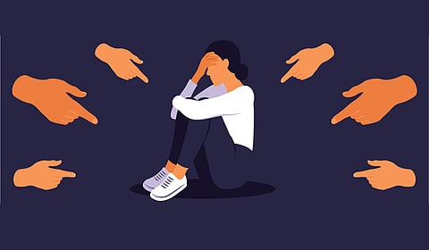 அந்தப் பெண்ணுக்கு அங்கே என்ன வேலை?