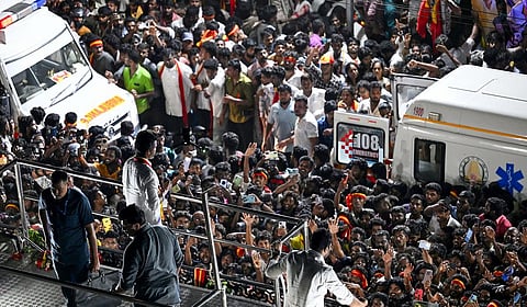 தவெக பிரச்சார கூட்டத்தில் ஆம்புலன்ஸ் ஓட்டுநர்களை தாக்கிய வழக்கில் 7 பேர் நீதிமன்றத்தில் சரண்