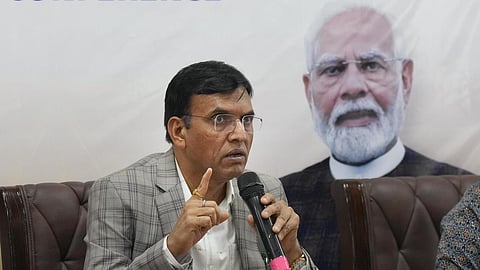 மத்​திய அமைச்​சர் மன்​சுக் மாண்​ட​வியா