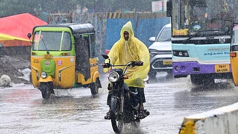 காற்றழுத்த தாழ்வுப் பகுதி புயலாக வலுப்பெறும்: எங்கெல்லாம் இன்று கனமழை?