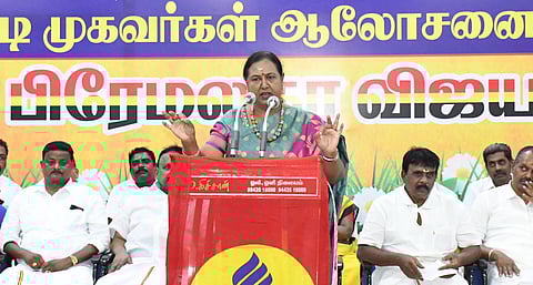 கோவையில் நடந்த தேமுதிக வாக்குச்சாவடி முகவர்கள் ஆலோசனைக் கூட்டத்தில் பேசிய பிரேமலதா விஜயகாந்த் | படம்: ஜெ.மனோகரன் 