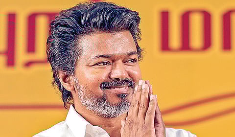 திராவிடக் கட்சிகளின் பாணியில்... ‘இலவச’ பிரச்சாரத்துக்குத் தயாராகிறாரா விஜய்?