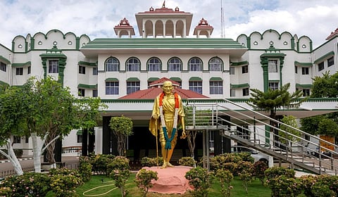 கைவிடப்படும் நகை திருட்டு வழக்குகளில் புகார்தாரருக்கு அரசு இழப்பீடு வழங்க ஐகோர்ட் உத்தரவு