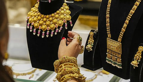 ரூ.94,000-ஐ தாண்டியது தங்கம் விலை - பவுனுக்கு ரூ.640 உயர்வு!