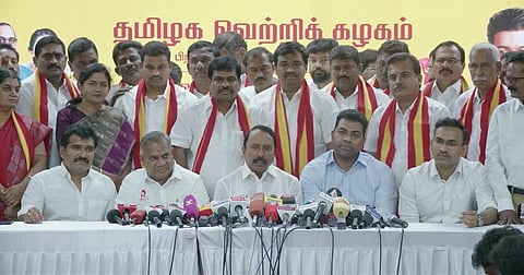 தவெக நிர்வாகிகளுடன் செய்தியாளர்களை சந்தித்த செங்கோட்டையன்