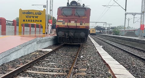 ராமேசுவரம் வரும் ரயில்கள் மண்டபம் ரயில் நிலையத்தோடு  நிறுத்தப்படுகிறது.