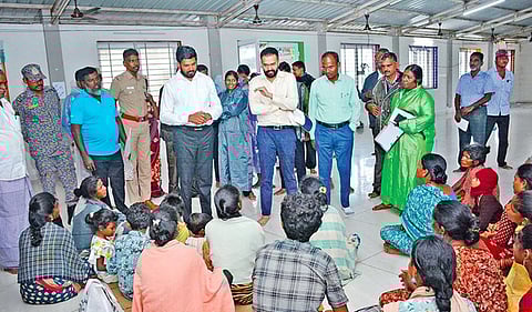 நாகையில் தொடர் மழை: 10 நிவாரண முகாம்களில் 1,129 பேர் தங்கவைப்பு