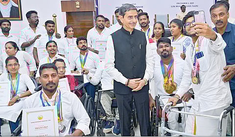 மாற்றுத் திறனாளிகளின் தனித்திறனை கண்டறிந்து ஊக்குவிக்க வேண்டும்: ஆளுநர் ஆர்.என்.ரவி வலியுறுத்தல் 