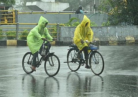 சென்னை உள்பட 4 மாவட்டங்களில் இன்று கனமழை: ஆழ்ந்த காற்றழுத்த தாழ்வு மண்டலம் வலு குறையும்
