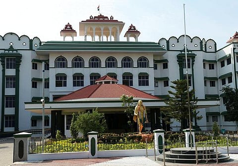 திண்டுக்கல் மாநகராட்சி கூட்டத்தில் பங்கேற்க தடை விதித்ததை எதிர்த்து பாஜக கவுன்சிலர் வழக்கு 
