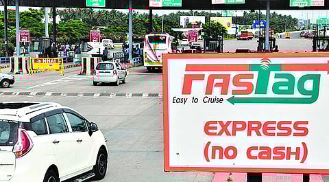 தினமும் 20,000 பேருக்கு பாஸ்டேக் வருடாந்திர பாஸ்