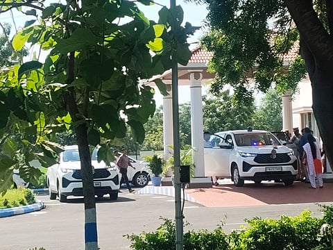 கூட்ட நெரிசல் விசாரணை: கரூருக்கு உச்ச‌ நீதிமன்ற ஓய்வு நீதிபதி அஜய் ரஸ்தோகி, ஏடிஜிபிக்கள் வருகை! 