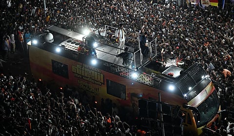 கரூர் நெரிசல் உயிரிழப்பு விவகாரத்தை சிபிஐ விசாரணைக்கு மாற்றிய உத்தரவை ரத்து செய்யக் கோரி தமிழக அரசு பதில் மனு