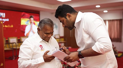 ‘ரோடுஷோ’ அனுமதிக்காக தொடர் முயற்சி: புதுச்சேரி முதல்வருடன் புஸ்ஸி ஆனந்த் சந்திப்பு!