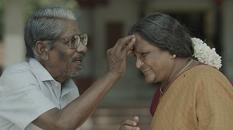 திரைப் பார்வை: நிறம் மாறும் உலகில் | தேசிய விருதுக்குத் தகுதியானவரா பாரதிராஜா?