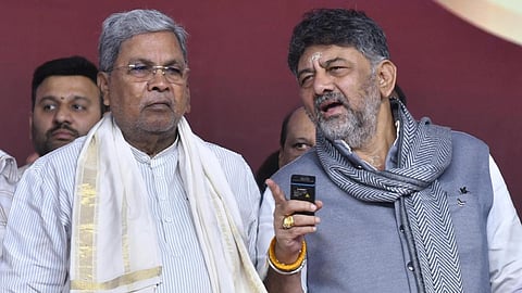 டெல்லியில் காங். மேலிட குழுவை சந்திக்கும் டி.கே.சிவகுமார்: சித்தராமையா ரியாக்‌ஷன் என்ன?