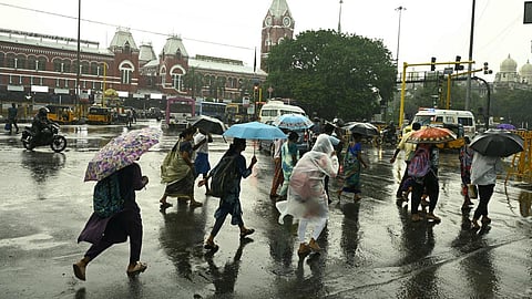 தமிழகத்தில் தொடர் மழை: குளிர் காய்ச்சலால் மக்கள் அவதி