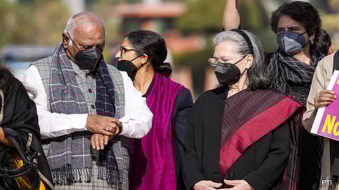 டெல்லியில் காற்று மாசை தடுக்க நடவடிக்கை எடுக்க வேண்டும்: சோனியா வலியுறுத்தல்