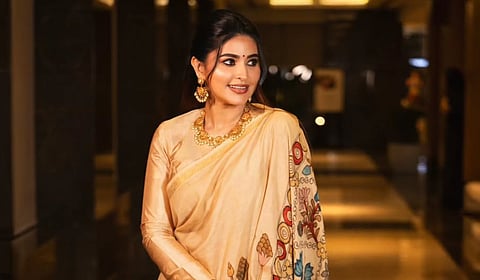 மாறாத புன்னகையுடன் சினேகாவின் க்யூட் க்ளிக்ஸ்!