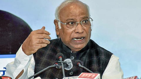 கோவா தீ விபத்து குறித்து விரிவான விசாரணை மேற்கொள்ளப்பட வேண்டும்: கார்கே