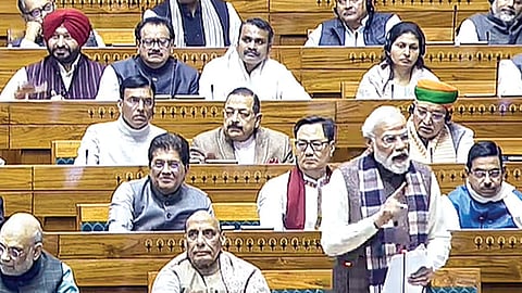 ‘வந்தே மாதரம்’ பாடல் இயற்றப்பட்டு 150 ஆண்டுகள் நிறைவடைந்துள்ளன. இதையொட்டி, மக்களவையில் நேற்று சிறப்பு விவாதத்தை தொடங்கி வைத்துப் பேசிய பிரதமர் மோடி.படம்: பிடிஐ