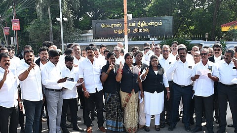 வழக்கறிஞர்கள் ஆர்ப்பாட்டம்