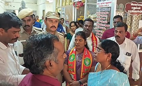 SIR | சிவகங்கை நாதக வேட்பாளர் இந்துஜா பெயர் இறந்தோர் பட்டியலில் இருந்ததால் ஆட்சியரிடம் வாக்குவாதம்!