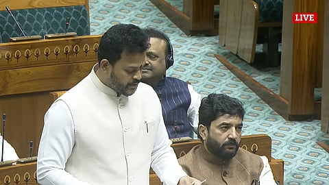 "விமான நிலையங்கள் இயல்பு நிலைக்கு திரும்புகின்றன" - மக்களவையில் மத்திய அமைச்சர் தகவல்