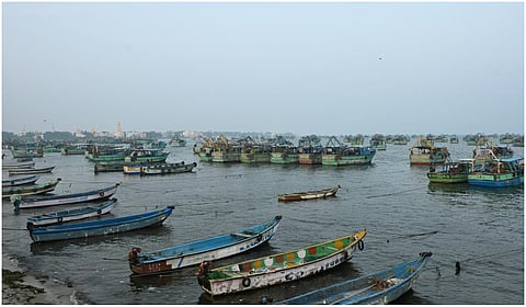 சூறைக்காற்று எச்சரிக்கை: ராமேசுவரம் மீனவர்கள் கடலுக்கு செல்ல தடை!